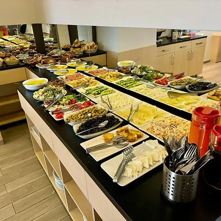 Aram Edessa Hotel 3*