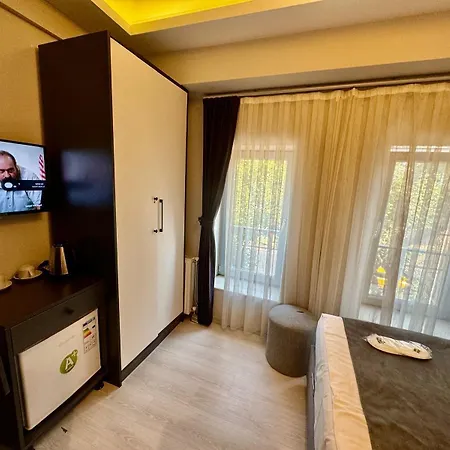 Aram Edessa Отель